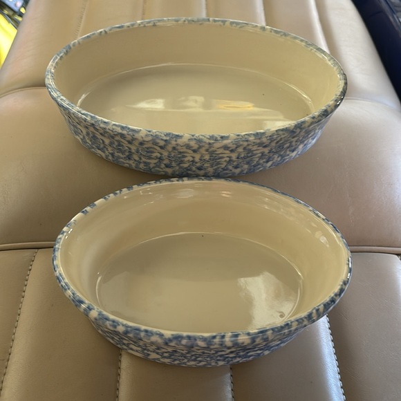 Gerald Henn Workshops Blue Spongeware set of two, 6” and 8”oval bakers - Picture 3 of 4